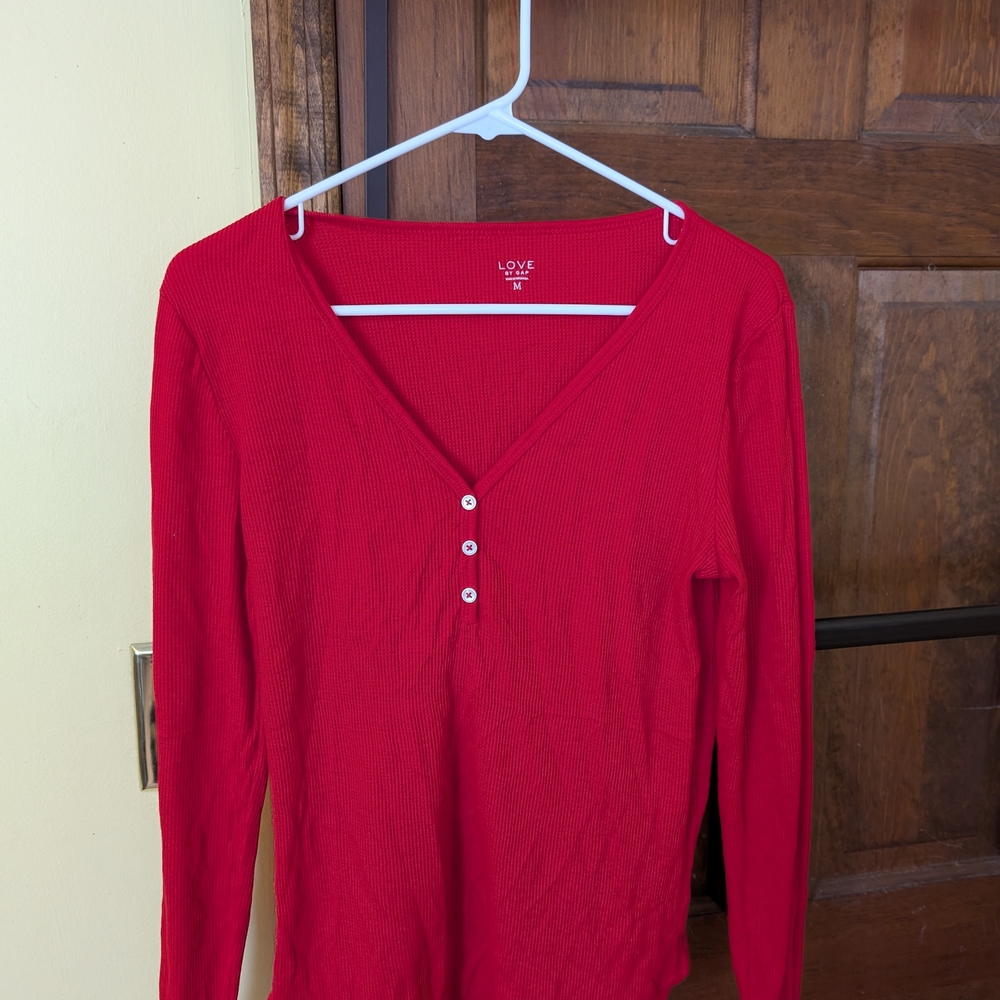 GAP Women's Red V-Neck Long Sleeve Henley Top